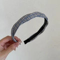 Detailaufnahme kariertes Stirnband in Blau und Weiß mit rutschfestem Innenkamm - Seeblau Schwarz Gestreifter Überkreuz-Stil