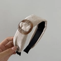 Diadema vintage de terciopelo beige con hebilla de resina ámbar para un estilo retro - Color Té con Leche