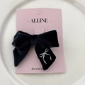Pince à cheveux noeud en velours noir avec broderie blanche sur carte de présentation - Style Nœud Brodé en Velours Noir (9#)