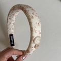 Serre-tête rembourré crème avec motif floral brun et détails de boutons de mode - Serre-tête Rembourré Floral Beige (5#)