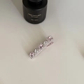 Détail d'une barrette en cristal rose avec base en alliage poli et strass - Triple Cristal Rose