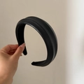Modisches breites Haarreif aus schwarzem PU-Leder mit gepolstertem High-Crown-Design für Damen - Schwarz