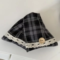 Sciarpa a triangolo scozzese vintage per animali con pizzo bianco e bottone in legno - Pinza a Squalo Triangolare Grigia a Righe