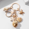 Creative marine theme keychain with resin starfish and shell charms on golden alloy ring - Realistic Brown Starfish Style (款式三)