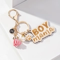 Llavero de madera 'BOY mama' con borla rosa, perla y dije de huella en fondo blanco - Borla Rosa