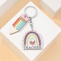 Dettaglio del portachiavi con matita arcobaleno e ciondolo a cuore per insegnante - Stile Teacher (Stile 1)