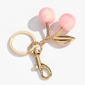 Glitzernder Kirsch-Schlüsselanhänger in Rosa mit goldenem Blatt und Karabinerhaken - Rosa