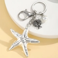 Portachiavi stella marina boho con perla e conchiglie su espositore bianco tondo - Stile Stella Marina Liscia Argento (5035-款式2)