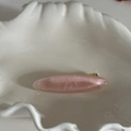 Pince à cheveux ovale rose en résine avec paillettes et support en métal doré - Rose