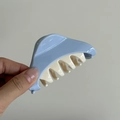 Pinza para el pelo geométrica azul y beige con colores en contraste para el estilo - Triángulo Azul Crema (5980676935786)