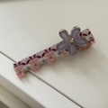 Barrette à cheveux brodée à la main avec fleur en acrylique mauve et pompons roses - Fleur Violette Pince Rose