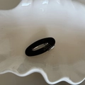 Nahaufnahme einer schwarzen ovalen Haarspange aus Acetat mit goldener Aufschrift - Braun Oval (4#)