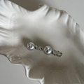 Barrette argentée avec nœud et cristaux sur un plateau décoratif en forme de coquillage - Pince à Cheveux Double Boule Argent Nœud