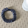 Elastico per capelli in seta di ghiaccio senza cuciture blu scuro con trama satinata - Stile Base a Bordo Largo / Blu navy