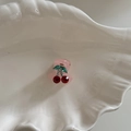 Pinza para el pelo con cereza vintage y diamantes rojos en bandeja de concha - Pinza Rosa Cereza Roja