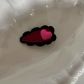 Fermaglio per capelli in velluto bordeaux con cuore rosa e bordo nero a conchiglia - Cuore Rosa
