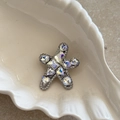 Dettaglio del fermaglio per capelli a stella marina con strass su vassoio bianco - Molletta per Capelli in Cristallo Stella (2#)