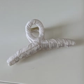 Détail d'une pince à cheveux enveloppée de tissu blanc texturé avec ressort doré - Blanc (5# Pince À Cheveux Enveloppée De Tissu Blanc)