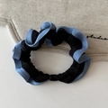 Coletero de mezclilla bicolor azul y negro con volantes plisados y cuenta negra decorativa - Azul Denim Claro Contraste Sin Perla