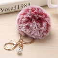 Détail d'un pompon en fausse fourrure bordeaux avec boule de strass et fermoir doré - 8cm / Flocon de Neige Rouge