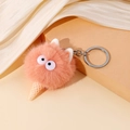 Detailopname van een schattige pluche ijsje kat sleutelhanger met zacht oranje imitatiebont - Oudroze