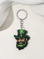Macro-opname van St. Patrick's Day kabouter sleutelhanger met groene baard en klaverblad - Klassieke Leprechaun Afbeelding Stijl (2)