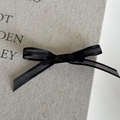 Eleganter schwarzer Tüll-Haarclip mit Schleife und Streifenstruktur für Damenfrisuren - Schwarz
