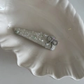 Elegante fermaglio per capelli a fiocco argento con cristalli e perle bianche - Fermaglio Triangolo Bianco con Fiocco e Strass