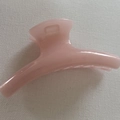 Detailed view of the light pink jelly hair claw clip with its durable metal spring mechanism - Size 11