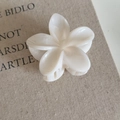 Macro detail of creamy frangipani flower hair claw made of premium acetate material - White Flower Hair Claw