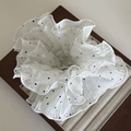 Weißes Polka-Dot-Spitzen-Scrunchie mit Rüschendesign auf einem dunklen Schmucktablett - 2# Weiße Spitze Schwarzer Punkt