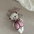 Dettaglio del portachiavi orsetto di peluche a pois rosa con fiocco di pizzo e catenina - #5 Orso Bianco Vestiti Rosa Corda Rosa Per Appendere