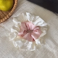 Détails du chouchou en satin double couche avec volants plissés rose et blanc - Rose et Blanc