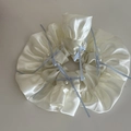 Elegante elastico in raso crema con fiocco azzurro e decorazione di perle bianche - Elastico bianco con fiocchi azzurri