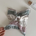 Chouchou vert surdimensionné avec motif floral en patchwork et grand nœud style champêtre - Style Cerf-volant Patchwork
