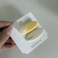 Lot de deux barrettes ovales aux couleurs macaron avec perles et lettrage stylé - Style Pince à Cheveux Ovale Jaune Blanc