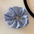 Chouchou élégant en dentelle bleu clair avec broderie florale et bords ondulés - Bleu foncé