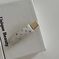 Detailansicht der eiscreme-förmigen Acetat-Haarspange mit bunten Strasssteinen und Goldbasis - 4# Reinweiß Bunte Strass Haarklammer