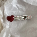 Barrette à pois rouges avec détail de cœur et motif dentelle blanche sur métal - Cœur à Pois Rouges Blanc Ondulé