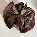 Chouchou élégant marron foncé avec centre en satin et bords plissés en organza texturé - Chouchou Plissé Champagne Brun