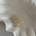 Barrette ours ambre translucide avec paillettes roses sur plateau en céramique blanche - Blanc