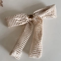 Barrette à cheveux nœud en crochet beige avec bouton vintage et détail gravé - Barrette à cheveux avec nœud et ruban / Pince à Cheveux Nœud Dentelle Beige avec Ruban