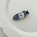 Haarklammer aus blauem Samt mit weißer Herzspitze auf einem weißen Dekoteller - 17# Blaue Nahtlose Spitzen-Haarklammer