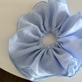 Hellblaues Organza Haargummi mit Spitzen-Karomuster und plissierter Textur für Damen - Netz-Haargummi / Blau
