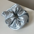 Eleganter eisblauer Scrunchie aus Spitze mit glänzender Satin-Optik und Falten-Design - 4# Glänzendes Blaues Rüschen-Stil
