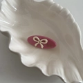 Pink oval acetate hair clip featuring a white bow design on a leaf ceramic tray - 6# Pink Oval With White Bow