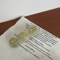French style hair clip with three pearl discs and green resin hearts in gold finish - Green Heart Linked Disc Style