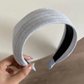 Detail of light blue ribbed fabric headband with wide brim and non-slip black lining - Blue