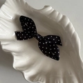 Fermaglio per capelli in raso nero a pois bianchi in stile francese su vassoio - Fermaglio Fiocco Nero Pois Bianchi