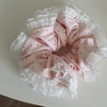 Coletero rosa con patrones de estrellas grises y bordes de encaje blanco para el pelo - Estilo de Malla de Encaje / Estrella Rosa